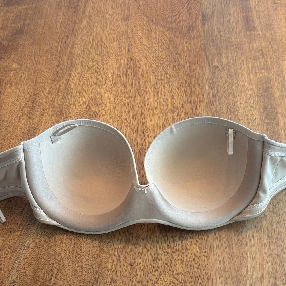 Warner's Strapless Seamless Bandeau Bra in Nude Beige